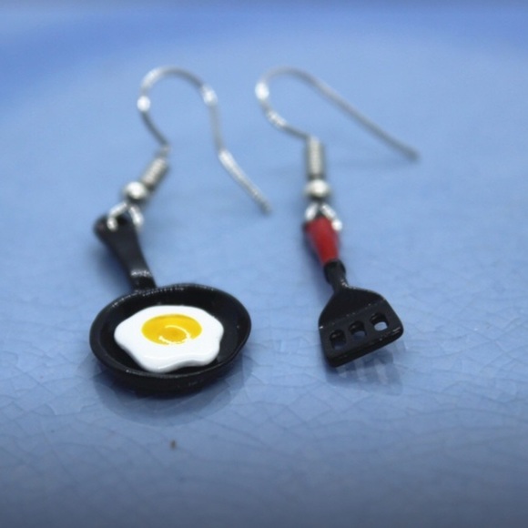 Cooks Skillet and Spatula Dangle Pierced Earrings - Picture 6 of 7